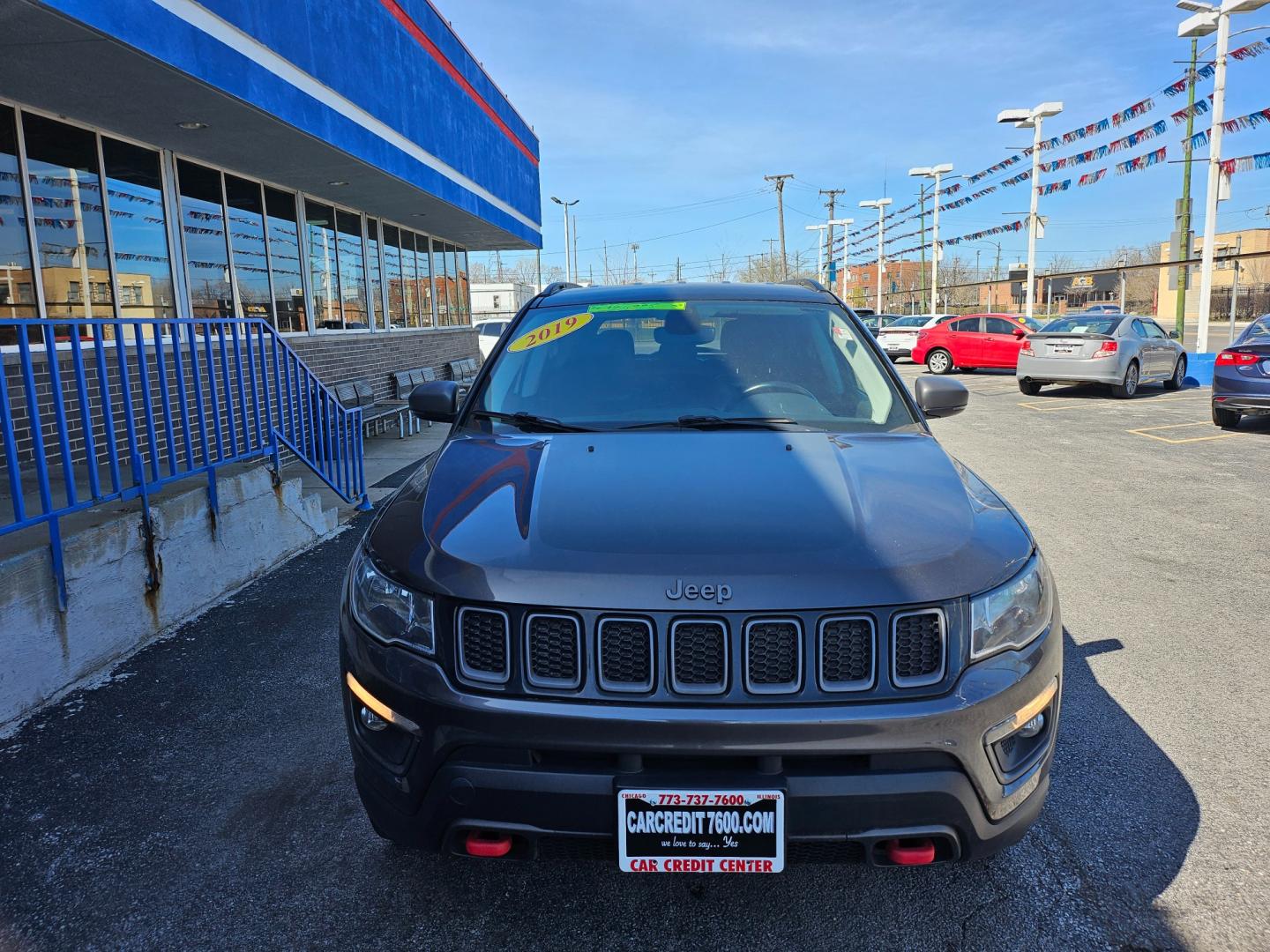 2019 GRAY Jeep Compass Trailhawk 4WD (3C4NJDDB7KT) with an 2.4L L4 DOHC 16V engine, 9A transmission, located at 7600 S Western Ave., Chicago, IL, 60620, (773) 918-3980, 0.000000, 0.000000 - Photo#2